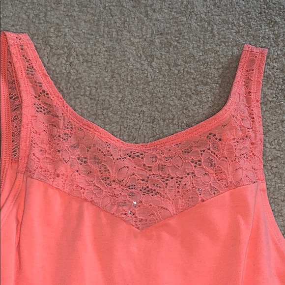 - EXPRESS peplum tank - Picture 2 of 4
